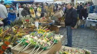 Podczas Kaziuka poznaniacy kupują świąteczne palmy