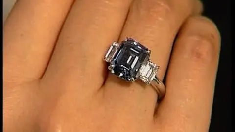 Błękitny diament czeka na kupca