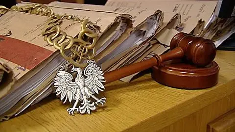 Ponad 100 zarzutów dla 13 policjantów