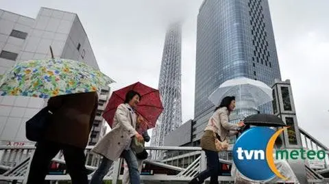 Tokyo Skytree tonie w chmurach