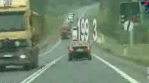 200 km/h na liczniku, dziecko na siedzeniu