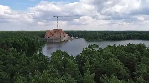 W puszczy powstaje zamek na wodzie. Inwestycję sprawdzają CBA i ministerstwo