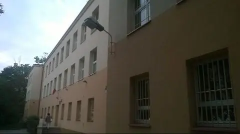 Urzędnicy bezradni wobec szkoły widmo. "Czy ich matury są ważne? To sprawa dla prawników"
