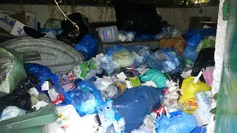 "Śmieci wrocławian pokryłyby boisko 
piłkarskie pięciometrową warstwą"
