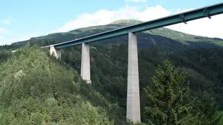 Austriacy boją się, że migranci z Bałkanów przeniosą się do Włoch i wykorzystają przełęcz Brenner do podróży na północ