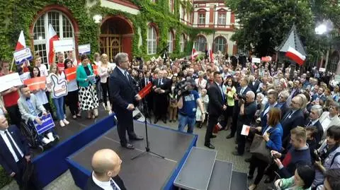 Komorowski walczy o prowadzenie