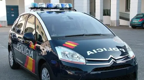 Rzucił się na kobietę w sklepie i odciął jej głowę