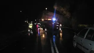 Przewrócona ciężarówka zablokowała DK11