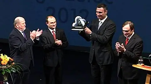 Kliczko odebrał nagrodę Most.
"To zaszczyt i wyróżnienie"