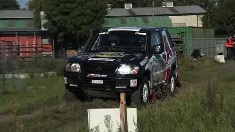 Na szutrze, piasku i asfalcie. Znani rajdowcy ścigają się w Pleszewie 