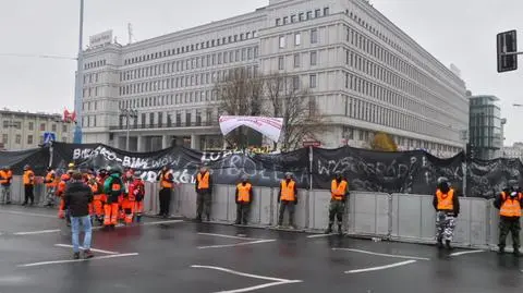 Pikieta Obywateli RP 11 listopada została zasłonięta czarnymi płachtami