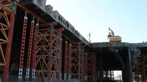 Rozbierają most Uniwersytecki w Poznaniu. "Dobrze, że się nie zawalił"