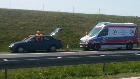 Ambulance breaks down on a highway. The crew helps a driver who had passed out