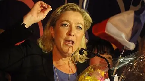Premier straszy Le Pen i ostrzega przed "śmiercią lewicy"