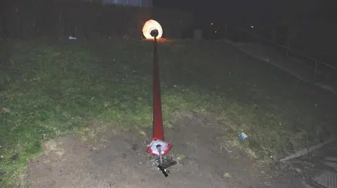 Kradli świecącą latarnię