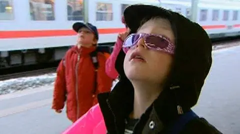 Zakochane dzieciaki w podróży do Afryki