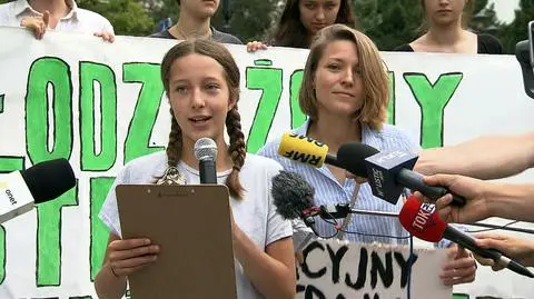 13-latka kolejny piątek strajkuje przed Sejmem: chcę od polityków prawdziwych działań