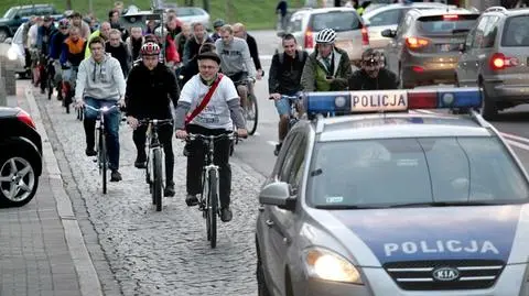 Grzywna dla organizatora Masy Krytycznej. 
Za jazdę na rowerze 
