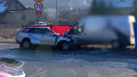 Dolny Śląsk: czołowe zderzenie mazdy i ciężarówki