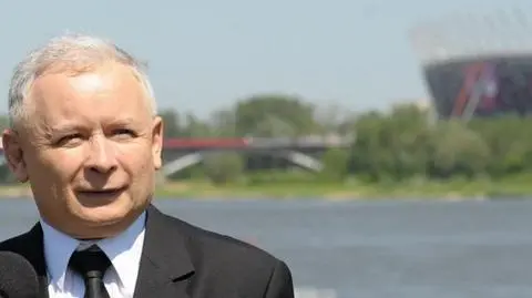 Prezes odmawia premierowi.
 Od loży VIP woli telewizor
