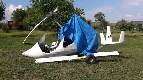 Jeziorowskie. Wiatrakowiec spadł na budynek. Pilot nietrzeźwy