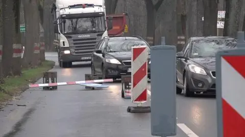 Dolny Śląsk: plama na drodze wojewódzkiej nie ma kto posprzątać
