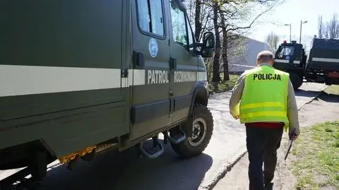 Znaleźli niewybuch i przynieśli go przed blok mieszkalny