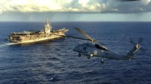 Lotniskowiec, bombowce, 200 tys. żołnierzy. Testują inwazję na Kima?