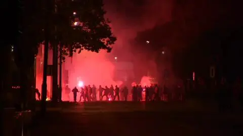 Pseudokibice zaatakowali policjantów