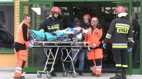 14 gimnazjalistów w szpitalu. Uczeń rozlał substancję chemiczną