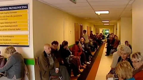 Polacy coraz częściej sami płacą