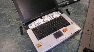 Taki zwyczajny laptop... A w środku niespodzianka