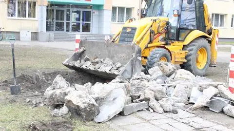 Elbląg: Zburzyli pomnik sowieckiego agitatora