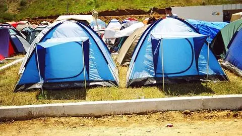 Ślubna nocka pod namiotem. Za 25 funtów