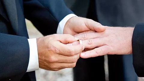 Nie mogą odmówić udzielenia ślubu homoseksualistom