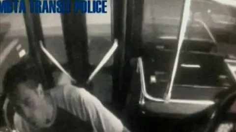 Pasażer zaatakował kierowcę autobusu, ten stracił kontrolę nad pojazdem