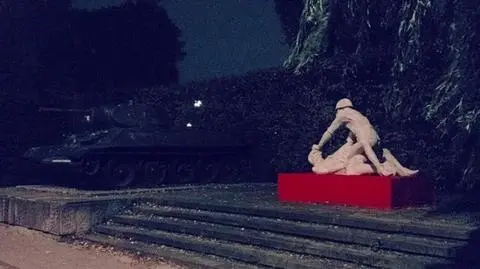 Pomnik stanął tuż przy radzieckim czołgu 