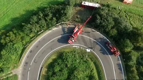 Autokar spadł ze skarpy, trzy osoby nie żyją. Kierowca zatrzymany