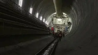 Damroka wierci pod Martwą Wisłą