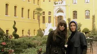 Sumeyye Erdogan (P) wraz z córką prezydent Argentyny Florencią Kirchner (L)