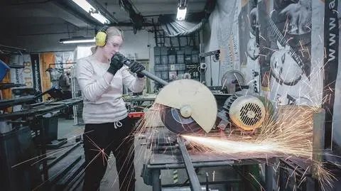 Zakład to miejsce nie tylko dla mężczyzn