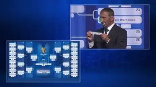 Moment pomyłki Jarosława Araszkiewicza - kartkę odczytał do góry nogami