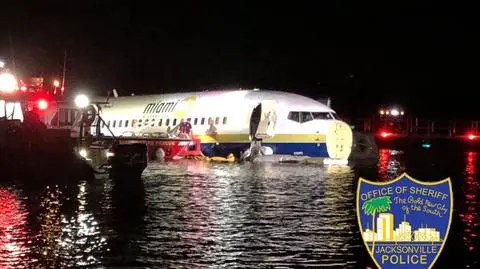 Boeing 737 wpadł do rzeki w Jacksonville w USA