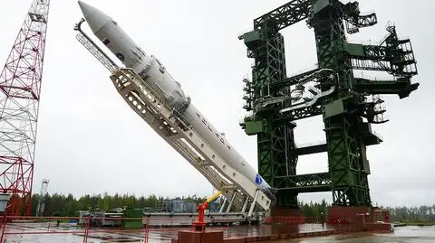 Rakieta ustawiana na wyrzutni