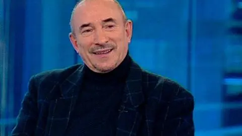 "Piesiewicz pokazał brzuszek"