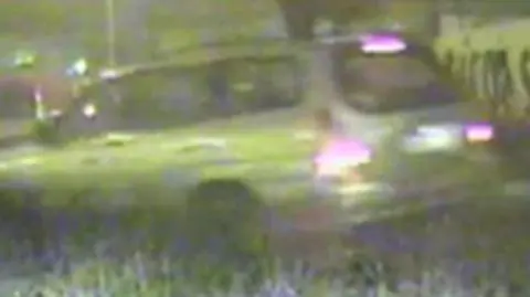 Z dwoma promilami, bez opony uciekał przed policją 120 km/h