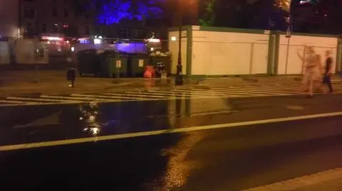 Strumień moczu na placu Wolności? "Zawiniła pompa"
