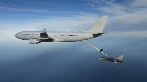 Tankowanie w powietrzu z europejskiej cysterny A330 MRTT