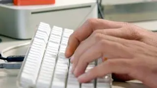 Spędzanie w pracy więcej niż 8 godzin dziennie zwiększa ryzyko chorób serca