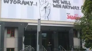 Podobne bannery mają się pojawić w całej Polsce 